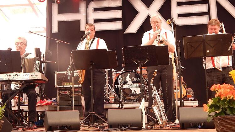 Auch die heimische Band "Lucky Brass" hatte ihren Auftritt.