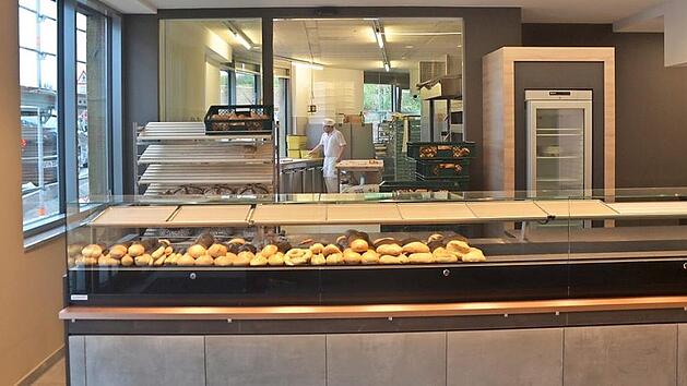 Die gläserne Bäckerei war Teil des Programms. Die Kunden sollten sehen, wo ihre Backwaren entstehen.  Fotos: Panzer, Busch