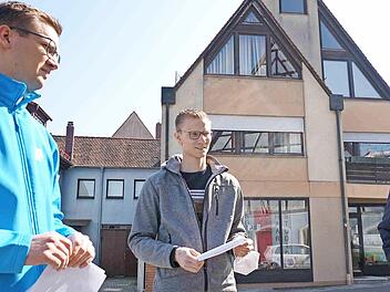Johannes Wirth, Simon Dummer und Konrad K&ouml;rner erl&auml;utern bei einem Pressetermin ihren Antrag.