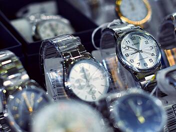 Nürnberg: Trickdiebe erbeuten 20.000 Euro-Uhr Nürnberg: Trickdiebe erbeuten 20.000 Euro-Uhr