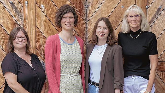 Sandra Huppmann (von links) unterstützt die Arbeit der Christian Presl-Stiftung als Verwaltungskraft, Lara Kuhlmey, Corinna Hopf und Maritta Düring-Haas sind qualifizierte Trauerbegleiterinnen.