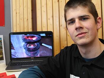 Florian Corell war beim Regionalwettbewerb "Jugend fortscht" mit seiner Arbeit "Experimente mit einer selbst gebauten Teilchenfalle"  Foto: Borst