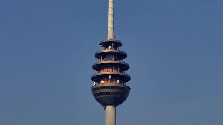 Der Nürnberger Fernmeldeturm wird wegen seiner ovalen Form auch "Nürnberger Ei" genannt. Foto: Archiv