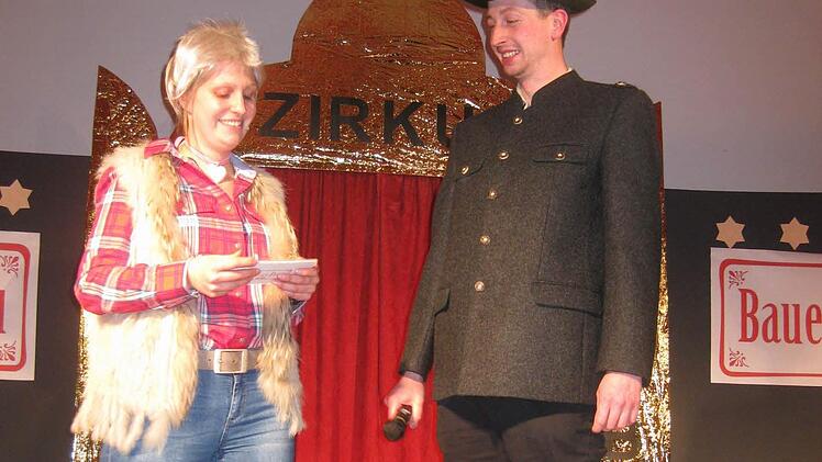 Eine neue Ausgabe von Bauer sucht Frau (Marie Schuhmann und Dominik Greifensteiner) unterhielten das Publikum köstlich. Foto: Beatrix Lieb