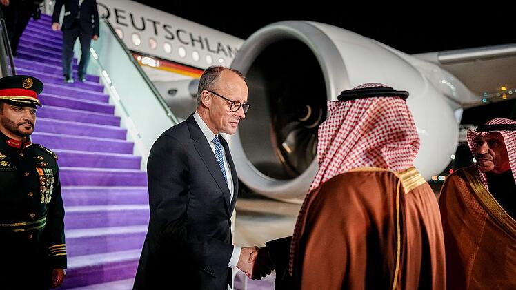 Bundeskanzler Merz reist in die Golfregion