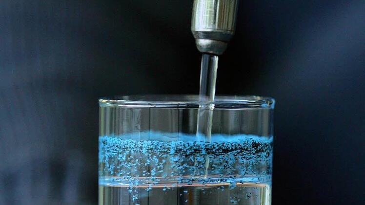 Auf Kunden der Frankenwaldgruppe kommen steigende Wasserpreise zu. Symbolbild: Patrick Seeger/dpa