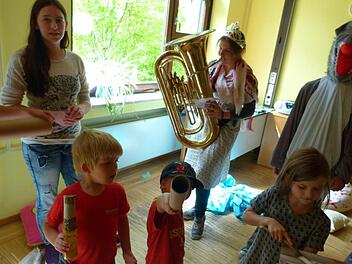 Die Bambinis als Bremer Stadtmusikanten Foto: Lothar Weidner