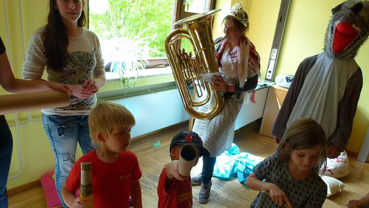 Die Bambinis als Bremer Stadtmusikanten Foto: Lothar Weidner