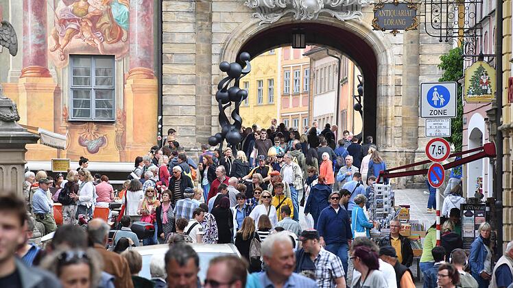 Gerade in der Altstadt trifft man auf viele Touristen. Foto: Ronald Rinklef