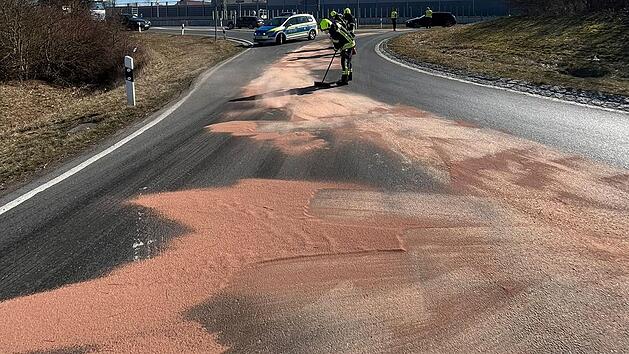 Bubenreuth: "Verunreinigte Fahrbahn": Dieselspur im Gewerbegebiet Bruckwiesen gemeldet