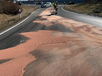 Bubenreuth: "Verunreinigte Fahrbahn": Dieselspur im Gewerbegebiet Bruckwiesen gemeldet