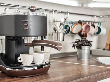 Die Kaffeemaschine geriet aufgrund eines technischen Fehlers im System in Brand. (Symbolfoto)