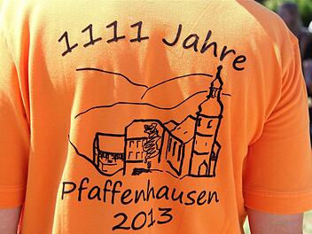 Das Jubiläum ist so ungewöhnlich wie das Fest selbst. An 30 Stationen sorgen die Anwohner des Stadtteils am heutigen Sonntag noch für die Belustigung der Gäste.  Fotos: Gerd Schaar