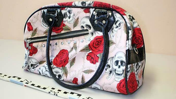 Diese Tasche sorgte am Bahnhof in Bamberg für Wirbel. Foto: Polizei