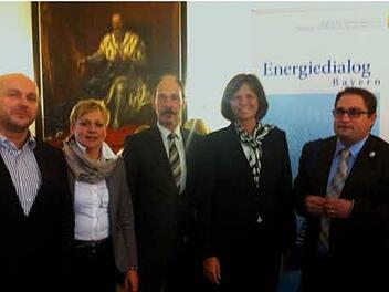 Die vier BI´s "Nein zur Stromtrasse entlang der A7" im Gespräch mit Staatsministerin Ilse Aigner (2. von rechts) in München. Von links: Jens Wörner (Wasserlosen), Petra Vogler (Schondra), Jakob Euba (Bad Brückenau) und Markus Stockmann (Elfershausen).  Foto: Bürgerinitiative