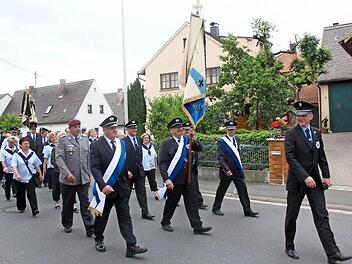 2012 wurde nach einem Festzug die 50 Jahre alte Fahne gesegnet. Foto: Johanna Blum