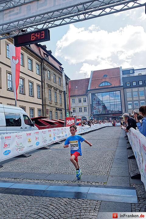 Weltkulturerbelauf 2017 in Bamberg: Der Zieleinlauf am Maxplatz