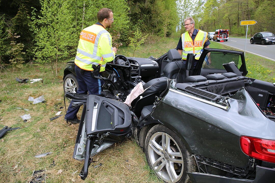 Schwerer Unfall im Landkreis Hof - Hubschraubereinsatz