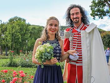 Fürst Ferenc  Rákóczi (Timo Baier) und die historischen Kurgäste stehen am abgespeckten Rakoczy-Wochenende vom 23. bis 25. Juli wieder im Mittelpunkt. Wer als Quellenkönigin den Fürsten begleitet, steht noch nicht fest. Unser Archivbild zeigt Katrina I. Quellenkönigin des Jahres 2020.