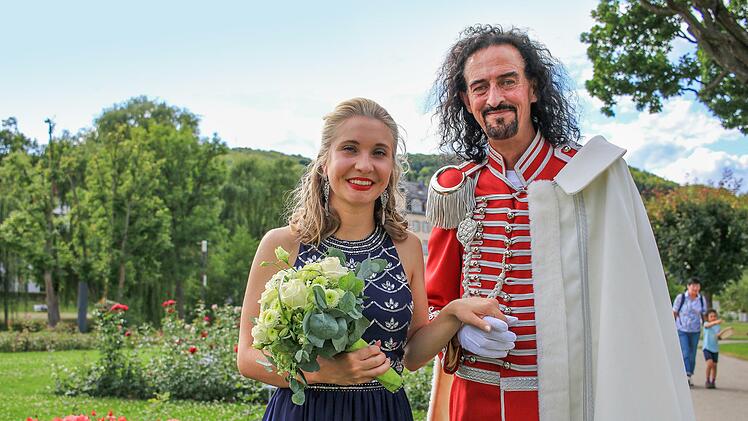 Fürst Ferenc  Rákóczi (Timo Baier) und die historischen Kurgäste stehen am abgespeckten Rakoczy-Wochenende vom 23. bis 25. Juli wieder im Mittelpunkt. Wer als Quellenkönigin den Fürsten begleitet, steht noch nicht fest. Unser Archivbild zeigt Katrina I. Quellenkönigin des Jahres 2020.