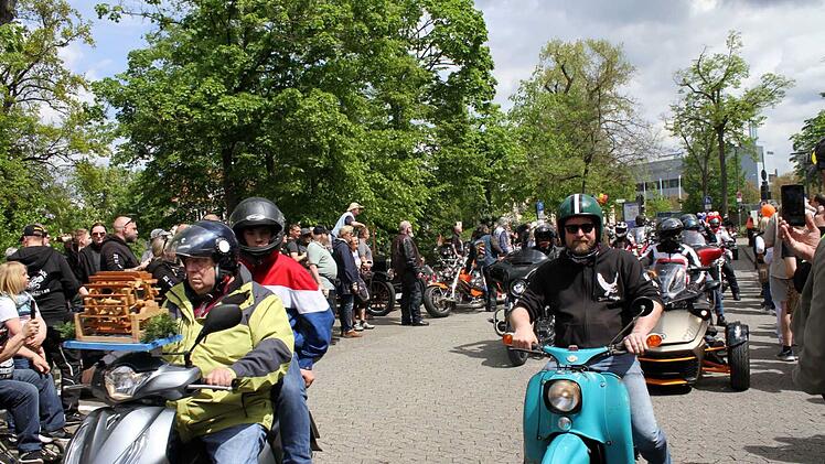 Erlangen: Toy Run 2023 bei "Bombenwetter" - 30.000 Euro Spenden gesammelt