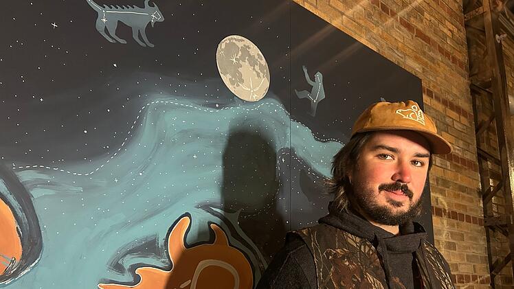 Quinn Hopkins vom Volksstamm der Anishinaabe l&auml;sst in seinen Wandbildern die Mythen seiner indigenen Vorfahren wieder aufleben.