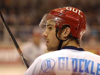 Comeback im unterfränkischen Eishockey: Mark Dunlop, hier noch im Trikot des ERV Schweinfurt in der Saison 2010/2011, bestreitet gegen den VER Selb 1b sein erstes Spiel für die Kissinger Wölfe. Foto: Archiv/Marion Wetterich