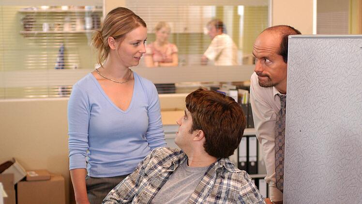 Vor Sabine Buhrer (Maja Beckmann) aus der Buchhaltung war kein Klatsch und Tratsch sicher.