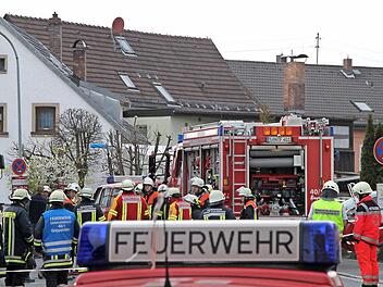 Rund 100 Kräfte von Feuerwehr und BRK waren am Donnerstagabend in Stadtsteinach im Einsatz. Foto: Jürgen Grtner