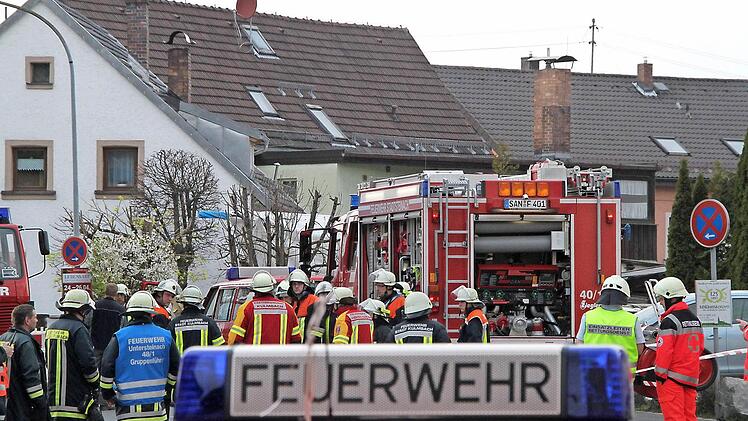 Rund 100 Kräfte von Feuerwehr und BRK waren am Donnerstagabend in Stadtsteinach im Einsatz. Foto: Jürgen Grtner