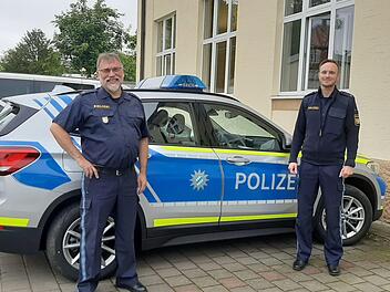 Der Leiter der Polizeiinspektion Lichtenfels Erich Günther (links) und Sebastian Herrmann ziehen eine positive Bilanz zu den Einsätzen während der Corona-Krise. Foto: Corinna Tübel