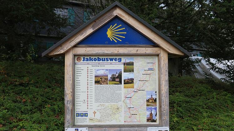 In den Kirchen entlang des fränkischen Jakobswegs können Pilgerstempel gesammelt werden.