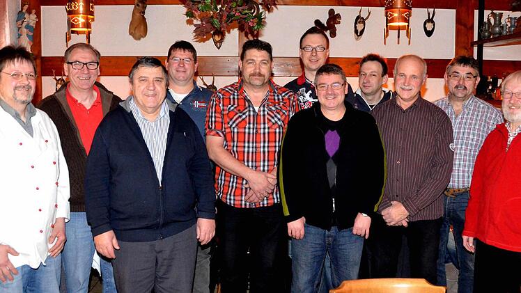 Mindestens einmal "Gut" erhielten alle zwölfteilnehmenden Bäcker der Bäckerinnung Bad Kissingen / Bad Neustadt auf ihre insgesamt 45 eingereichten Stollen. Auf unserem Foto von links: Heribert Hedrich, Ullrich Amthor, Oswin Storath, Franz Schmitt, Martin Karch, Marius Motsch, Arnd Molnar, Klaus Kemmer, Walter Emmert, Rainer Klüpfel und Anton Hesselbach.  Fotos: Peter Rauch