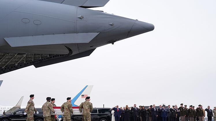 Iran-Krieg - &Uuml;berf&uuml;hrung gefallener US-Soldaten