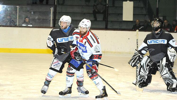 Derbyzeit: Szene aus dem Spiel der Kissinger Wölfe gegen den ESC Haßfurt. Foto: Hopf