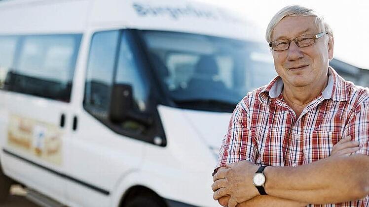 Erich Blaszyk ist einer von mehreren Ehrenamtlichen, die in Ebensfeld den Bürgerbus fahren. Das Projekt gibt es seit fast 20 Jahren.  Foto: Steffens
