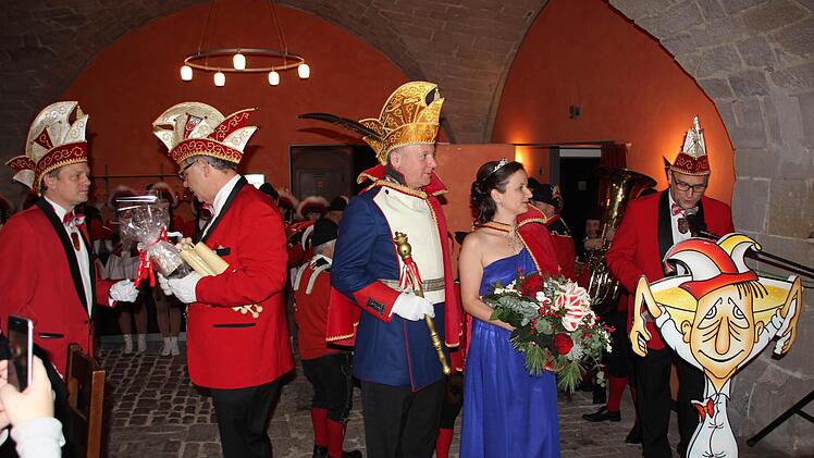 Bei der Inthronisierung des neuen Prinzenpaars  Foto: Friedwald Schedel