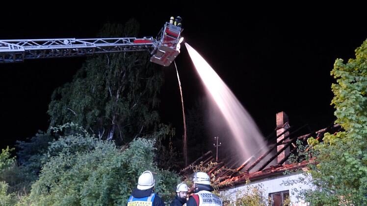 Feuer in einem leerstehenden Verwaltungsgebäude in Erlangen. Foto: News5/Oßwald