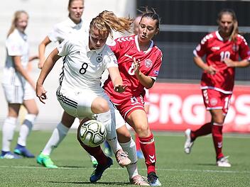 Lisa Ebert (am Ball) und die U19-Juniorinnen des DFB treffen heute im EM-Finale auf Titelverteidiger Spanien. imago