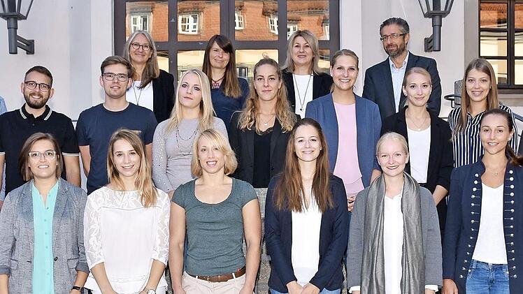 15 Lehramtsanwärter treten am heutigen Dienstag ihre Arbeit an den Grund- und Mittelschulen im Landkreis Haßberge an.  Foto: Ulrike Langer
