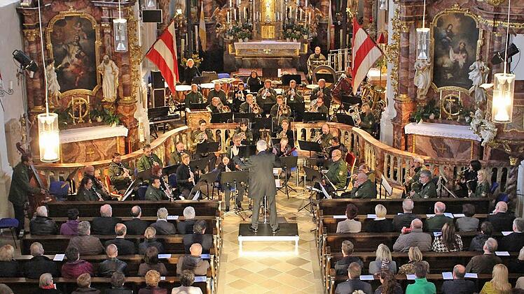 Das Landespolizeiorchester Bayern in der Basilika in Marienweiher Foto: Klaus Klaschka