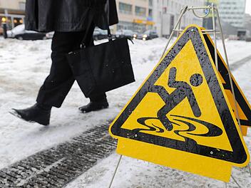 Ein Hinweisschild reicht nicht aus, um sich vor Schadensersatzforderungen zu schützen. Symbolbild: Tobias Kleinschmidt, dpa