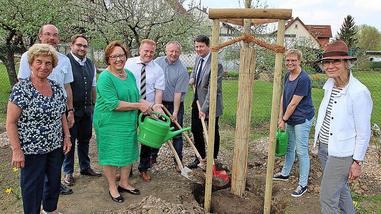 Irmgard Heinrich, Knut Bieber,  Markus Stockmann,  Karin Renner,  Matthias Klement,  Thomas Bold,  Sandro Kirchner,  Sabine Dittmar und  Adelheid Zimmermann. Foto: Dieter Britz