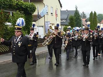 Die Bergmannskapelle mit ihrem Dirigenten Michael Botlik führte die Bergparade an. Foto: Gerd Fleischmann