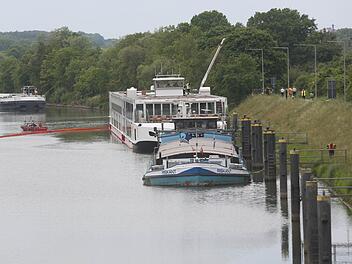 100 Meter vor und nach Schleusen (hier: Schleuse Ottendorf) gilt ein generelles Badeverbot. Das Wasserstraßen- und Schifffahrtsamt Schweinfurt weißt auf einige Dinge hin, die Schwimmer im Main zu beachten haben. Foto: Herse/News5
