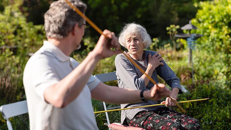 Sybille Wilkending war von extrem hoch dosierten opioidhaltigen Schmerzmitteln abhängig. Heute hilft ihr täglicher Frühsport, die chronischen Schmerzen zu bessern.