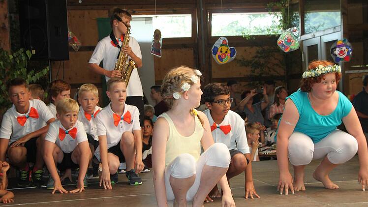 Die Mainleuser Schule feierte am Samstag ein wunderschönes Wiesenfest. Foto: Stephan Tiroch
