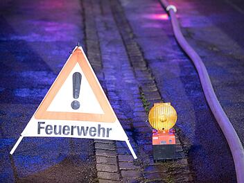 In Erlangen ist in der Nacht von Sonntag auf Montag ein Auto in Brand geraten. Symbolbild: NEWS5/ Goppelt
