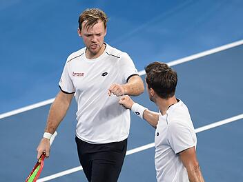 Kevin Krawietz (links) und Andreas Mies starten im Doppel als Mitfavoriten in die Australian Open.  Foto: Albert Perez/AAP/dpa