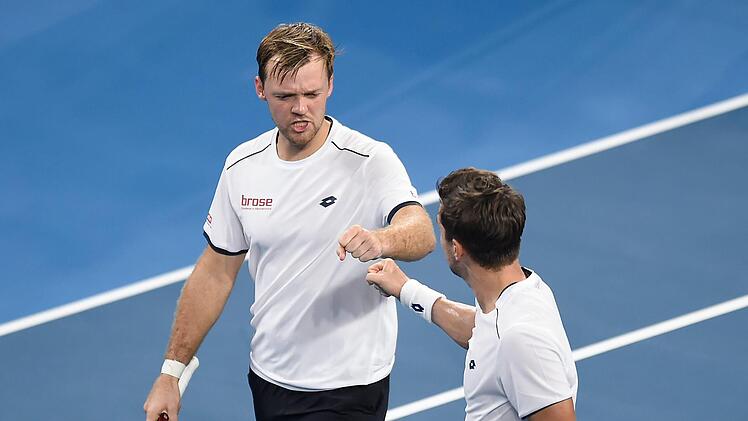 Kevin Krawietz (links) und Andreas Mies starten im Doppel als Mitfavoriten in die Australian Open.  Foto: Albert Perez/AAP/dpa